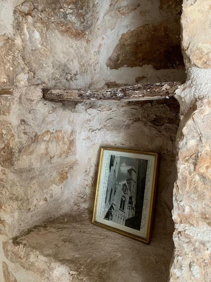 Fiori Catene Tra Le Torri Κονβερσάνο Εξωτερικό φωτογραφία